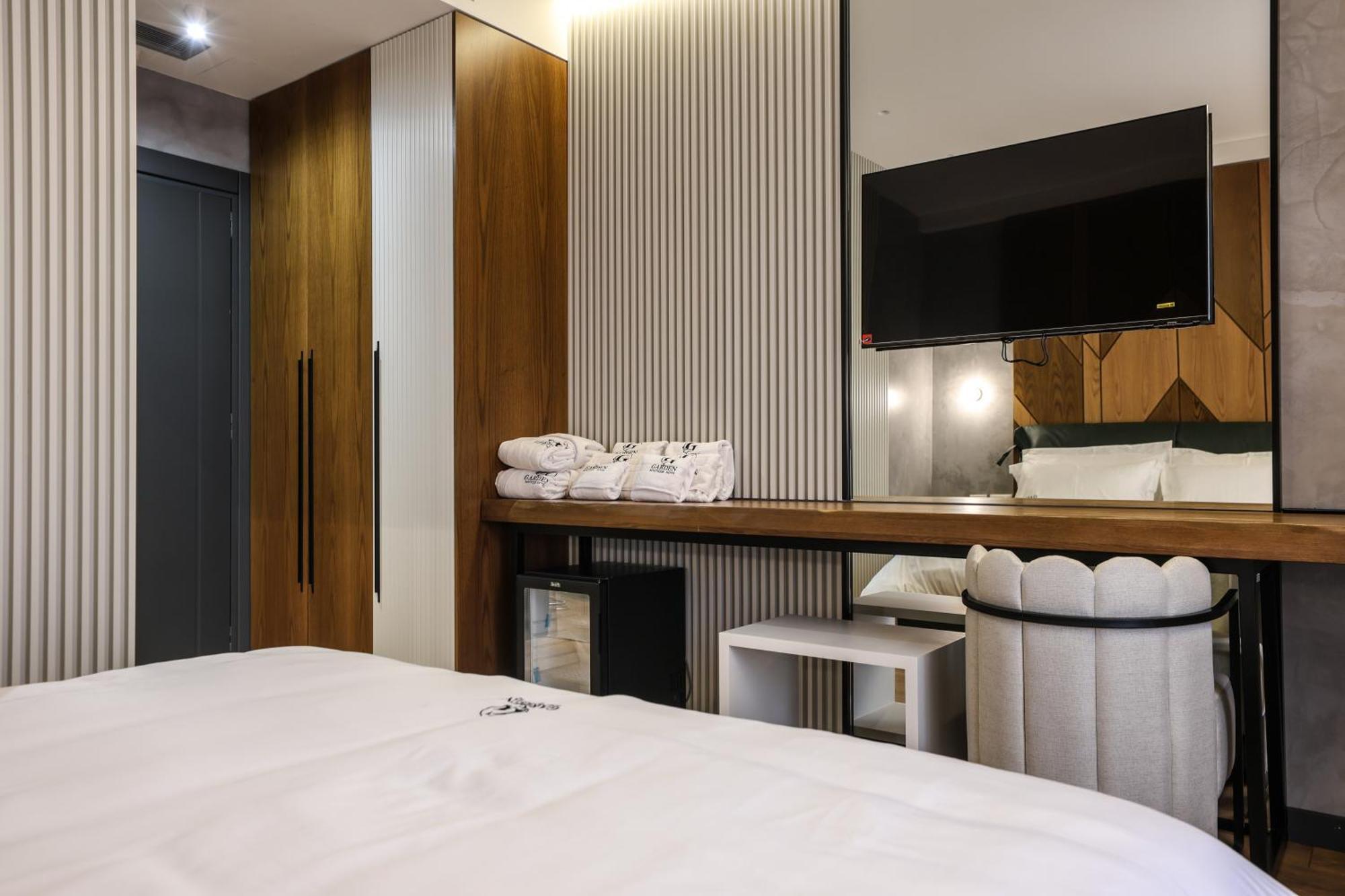 טיראנה Garden Boutique Hotel מראה חיצוני תמונה